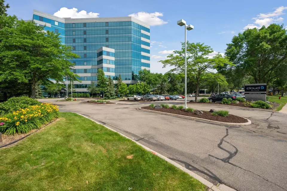  5601 Smetana Dr #1017, Minnetonka, MN 55343 photo 2
