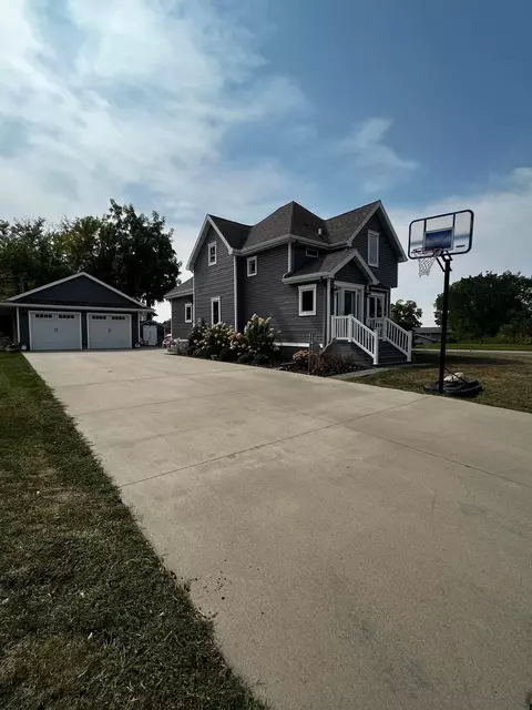 1413 Martin Rd, Albert Lea, MN 56007