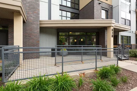 820 Emerald St #404, Saint Paul, MN 55114
