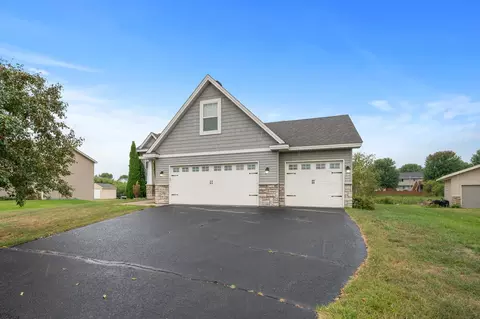 1826 Jefferson St S, Cambridge, MN 55008