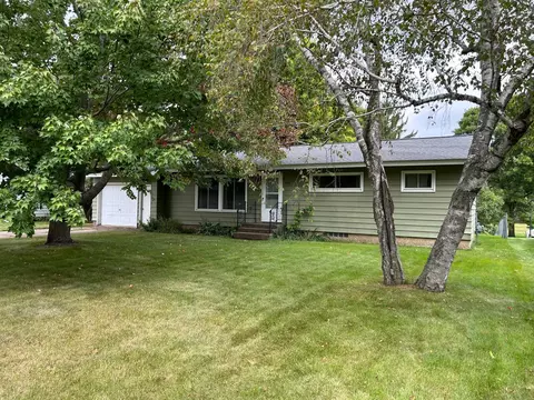 830 Park St, Baldwin, WI 54002