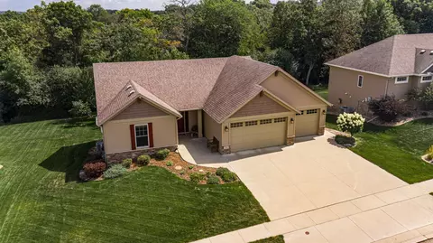 1740 Stone Crest Dr NE, Rochester, MN 55906