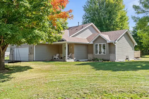 1403 Country Ln, Delano, MN 55328