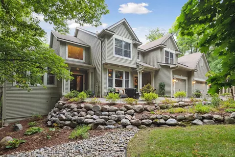 2401 Hunter Dr, Chanhassen, MN 55317