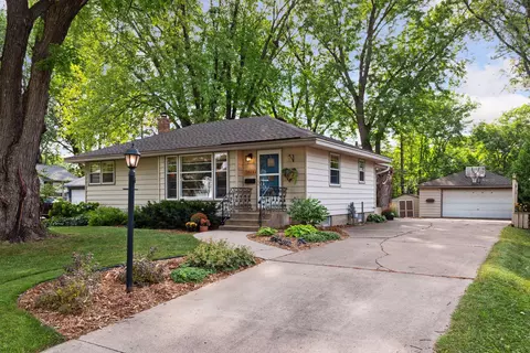1903 Aglen St, Roseville, MN 55113