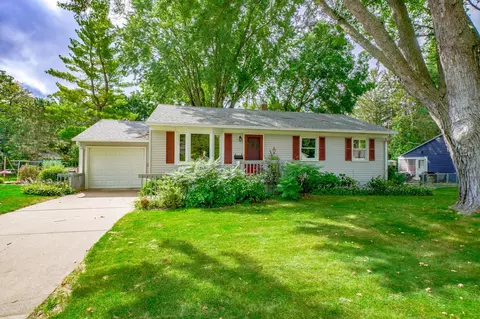 1117 Pine St W, Stillwater, MN 55082