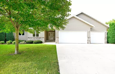 1014 Reed Ave, Faribault, MN 55021