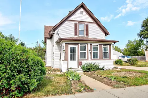 726 Cleveland St, Red Wing, MN 55066