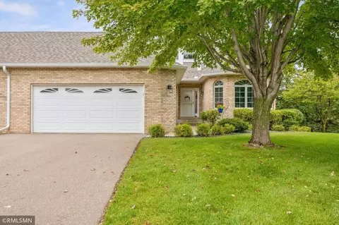 10434 Eagle Pointe Cir, Woodbury, MN 55129
