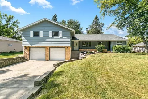 708 16 St SW, Willmar, MN 56201 photo 2