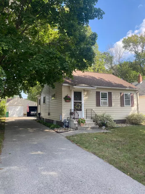 909 10th Ave SE, Austin, MN 55912 photo 3