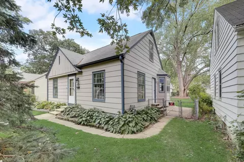 2928 Zenith Ave N, Robbinsdale, MN 55422