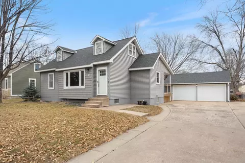10 Pine Dr, Circle Pines, MN 55014