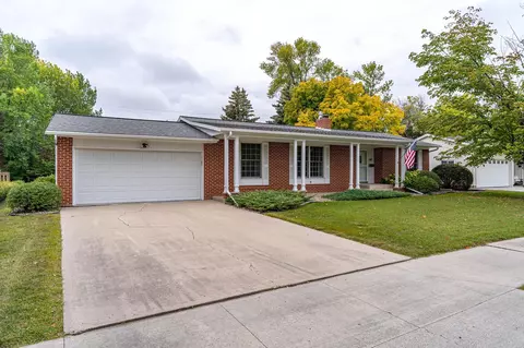 1515 Hoven Ln, Crookston, MN 56716