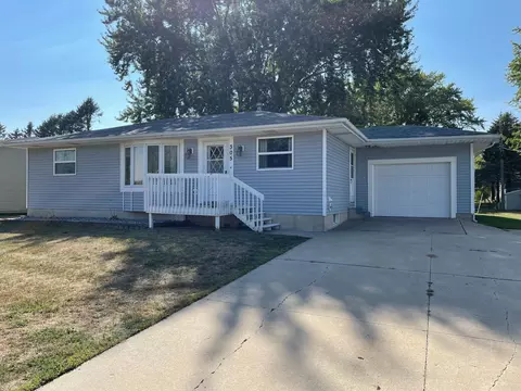 305 5th St NE, Grand Meadow, MN 55936