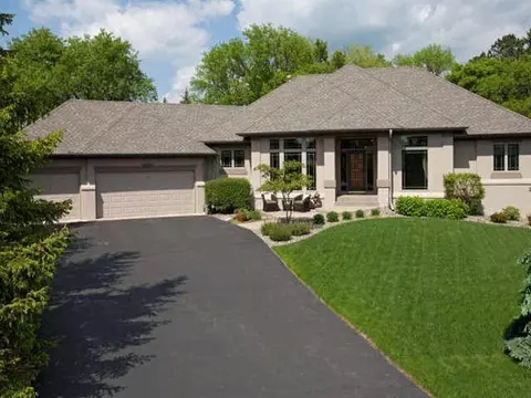 6613 Brenden Ct, Chanhassen, MN 55317