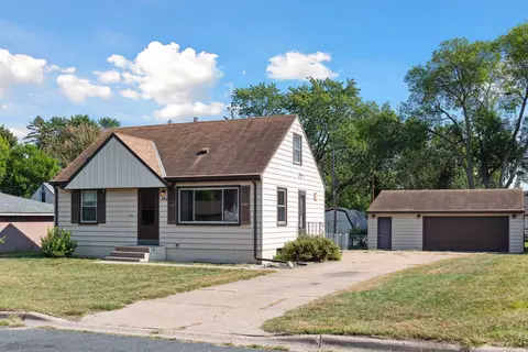160 Horizon Cir NE, Fridley, MN 55421
