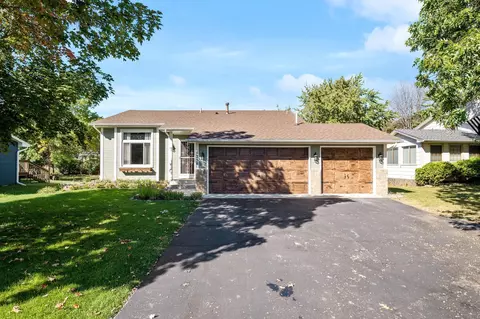 1258 Heritage Dr, Shakopee, MN 55379
