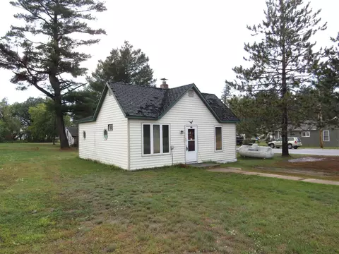 220 Wood St N, Backus, MN 56435