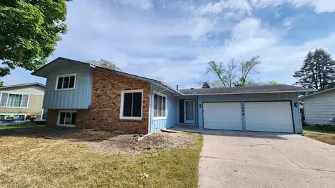 7826 Hampshire Cir N, Brooklyn Park, MN 55445