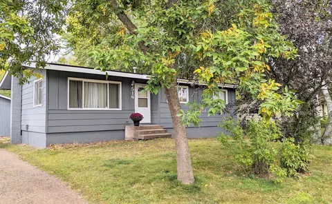 516 Oak Ave, Hinckley, MN 55037