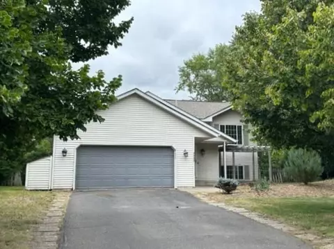 9522 River Forest Dr, Monticello, MN 55362