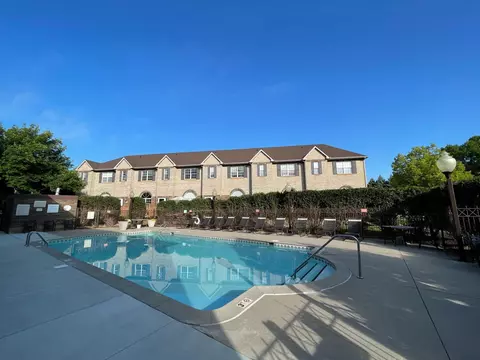 6532 Regency Ln, Eden Prairie, MN 55344