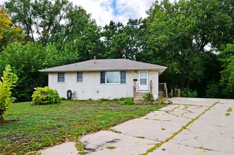 7049 Regent Ave N, Brooklyn Center, MN 55429