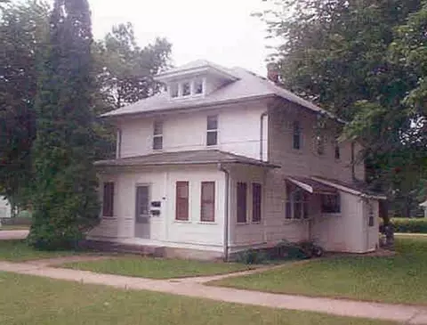 217 E Main St, Belle Plaine, MN 56011