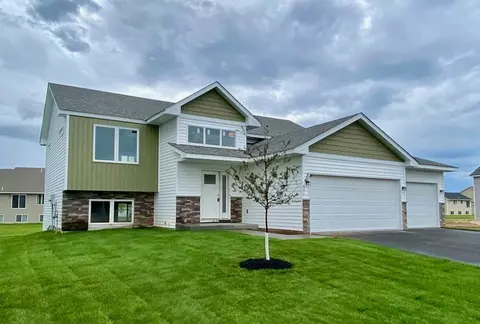 37599 Greenwich Ct, North Branch, MN 55056