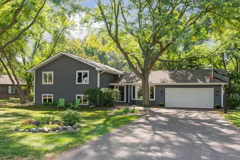 300 Zircon Ln N, Plymouth, MN 55447