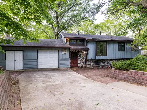 1745 Alta Vista Dr, Roseville, MN 55113