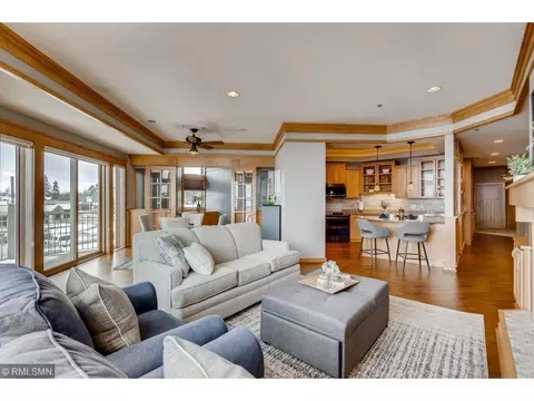 25 Lake St N #201, Forest Lake, MN 55025