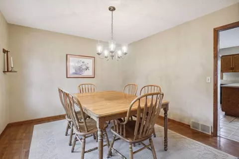 4862 Windsor Ct, Eagan, MN 55122 photo 8