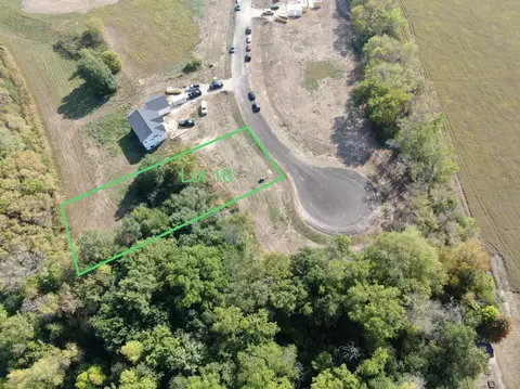 918 SW 8th St, Pine Island, MN 55963