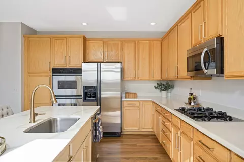 Kitchen - 2019 Schoolmaster Dr, Chaska, MN 55318 photo 5 of 7