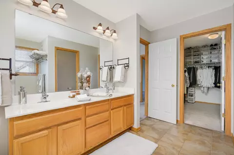 Bath - 2019 Schoolmaster Dr, Chaska, MN 55318 photo 4 of 6