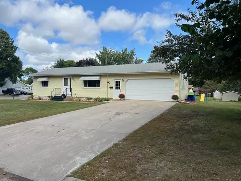 801 2nd St E, Litchfield, MN 55355