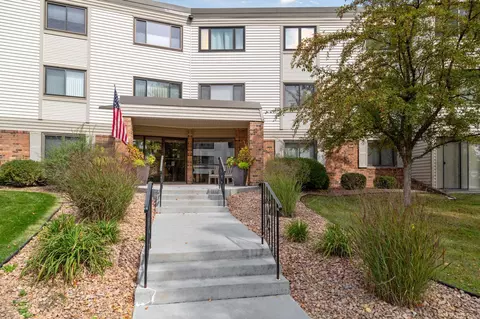 10540 43rd Ave N #306, Plymouth, MN 55442