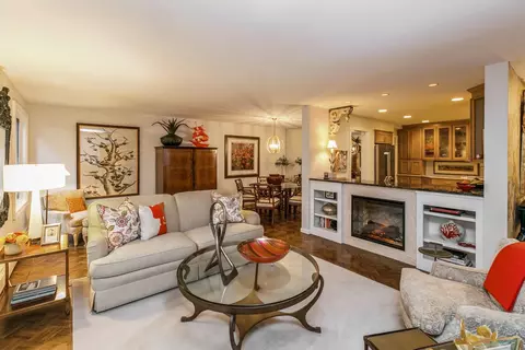 5601 Dewey Hill Rd #110, Edina, MN 55439