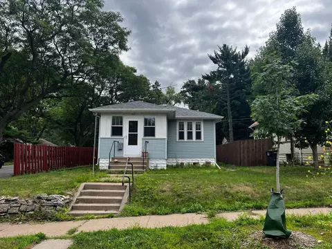 528 Wyoming St E, Saint Paul, MN 55107