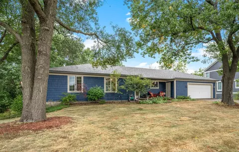 715 Woodcrest Dr N, North Hudson, WI 54016