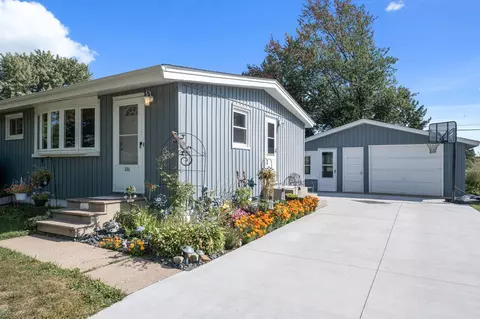 131 Greystone Ave N, Oakdale, MN 55128