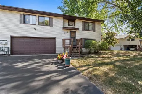 5 Golden Oak Dr #D, Circle Pines, MN 55014