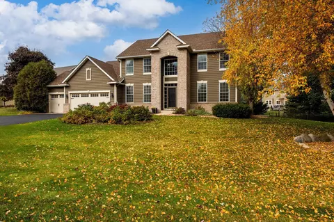 8227 Enclave Cv, Woodbury, MN 55125