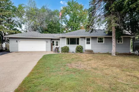 284 Grafton Ave N, Oakdale, MN 55128