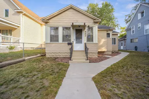 983 4th St E, Saint Paul, MN 55106