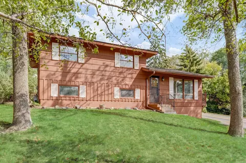 1501 Valley Dr, Burnsville, MN 55337