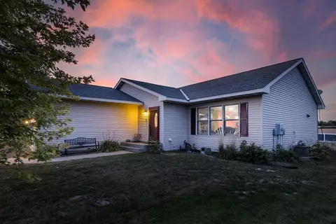 1840 W Shore Dr SW, Hutchinson, MN 55350