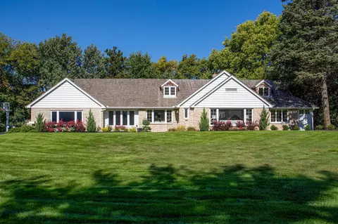 321 Westwood Dr N, Golden Valley, MN 55422